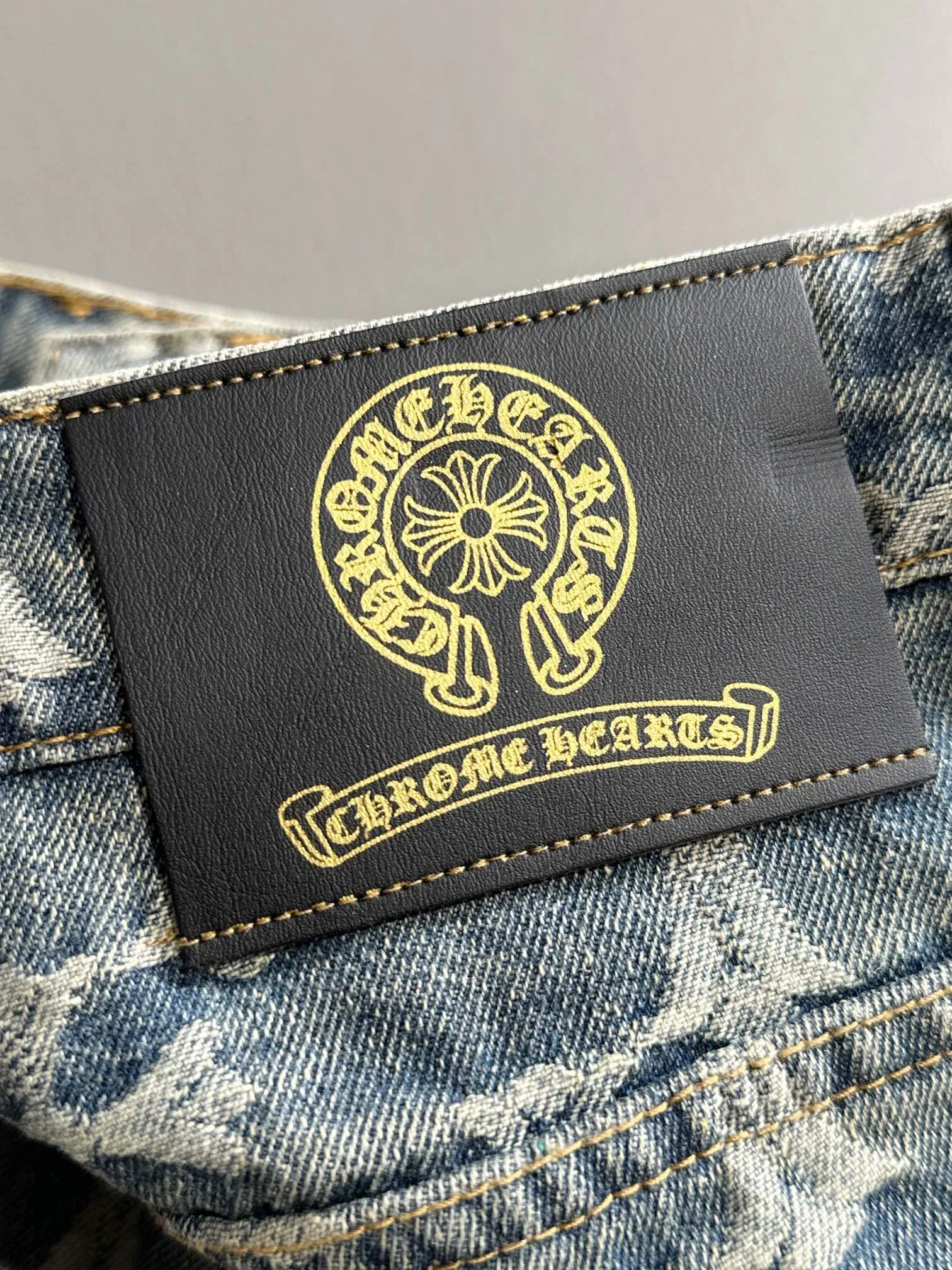 🅿️380 Croxin 2025 Four Seasons Classic Jeans Straight Trousers, the trend in the trend! Many fashion bloggers control the upper body. The water is woven from imported Japanese Denim plain cotton denim fabric. It has three standards. It is soft, delicate, comfortable and breathable. The color has a modern and fashionable vicissitudes. The upper body is versatile and fashionable! Light luxury, a must-have item for daily commuting! Size: M-3XL (please state your height and weight when placing an order)